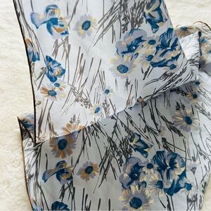 Vintage Triangle Blue Flower Head Scarf Scalloped Edge Country Boho Style